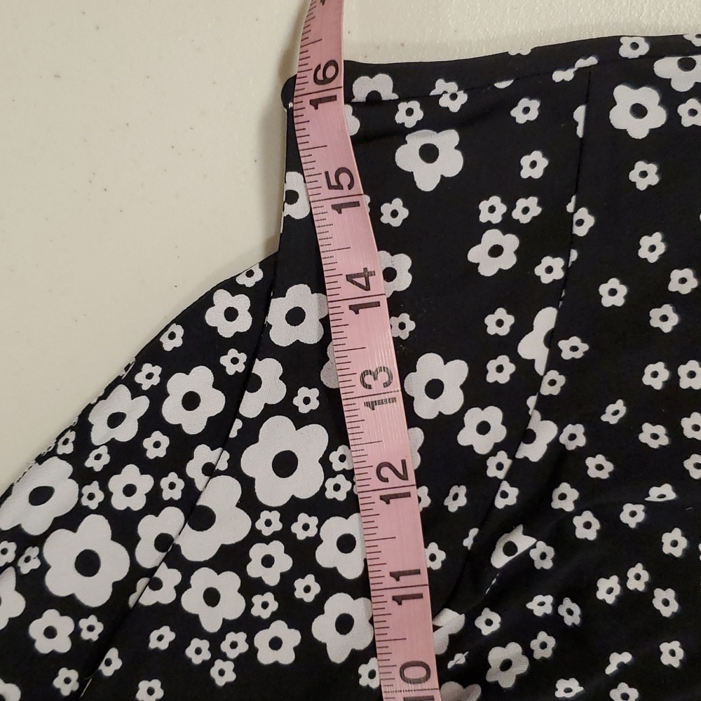 MICHAEL KORS Black-and-white floral print halter type top Small EUC - Picture 7 of 7